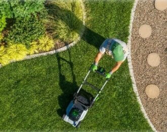 Mowing Lawn_landscaping